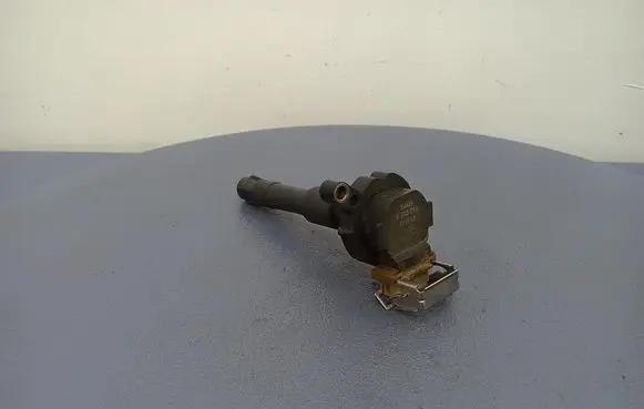 BMW 5 E39 High voltage ignition coil 1748018