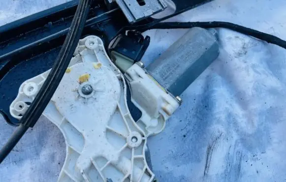 Mercedes-Benz Vaneo W414 Front door window regulator motor a2308200942 106256102