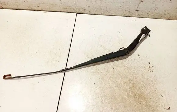 Front wiper blade arm