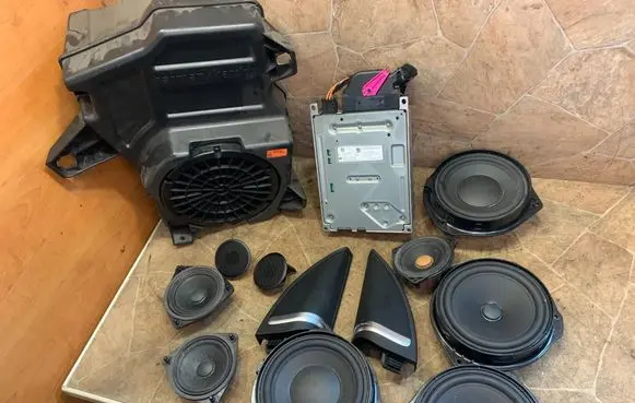 Mercedes-Benz GL X166 Audio system kit A1669008003