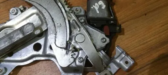 Toyota Previa (XR30, XR40) II Rear door window regulator motor 