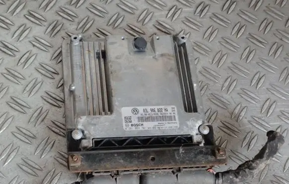 Volkswagen Tiguan Engine control unit/module 03L906022HA 03L906022G 0281014701