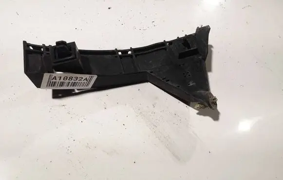 Front bumper mounting bracket