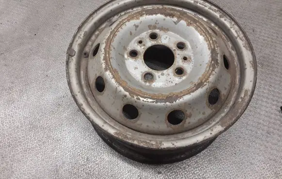 Iveco Daily 30.8 - 9 R15 steel rim 
