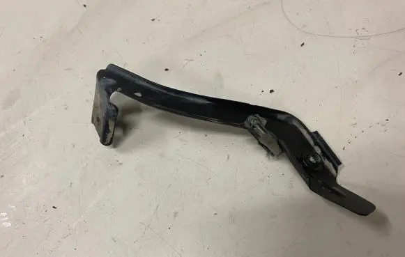 BMW 5 E60 E61 Radiator support slam panel bracket 51647060814 1111267310