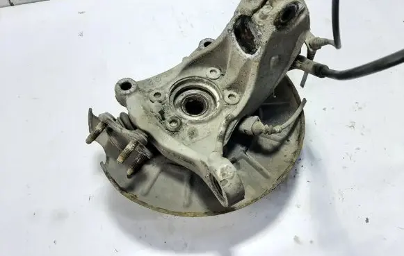 Volkswagen PASSAT B6 Front wheel hub