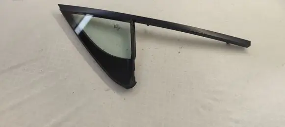 Audi Q7 4M Front door vent window glass four-door 4M0845113
