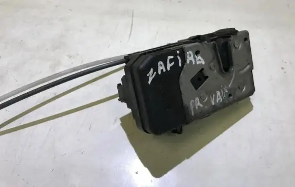 Opel Astra G Front door lock 24444018