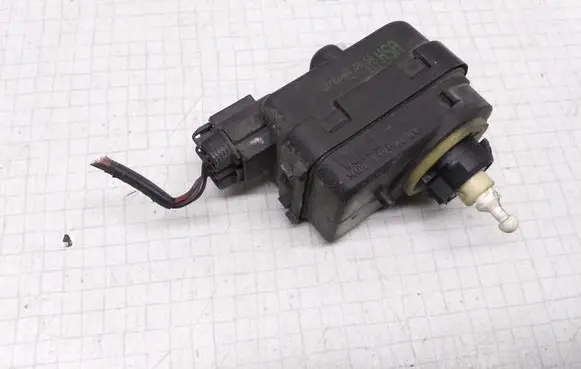 Nissan Almera N16 Headlight level adjustment motor 