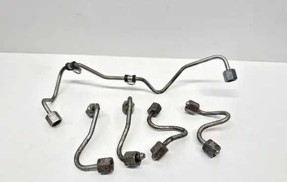 Fuel injector supply line/pipe