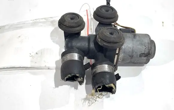 BMW 3 E46 Coolant heater control valve 8369805