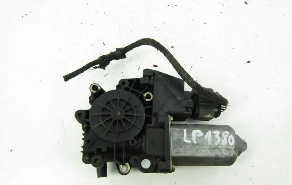 Audi A3 S3 8L Front door window regulator motor 