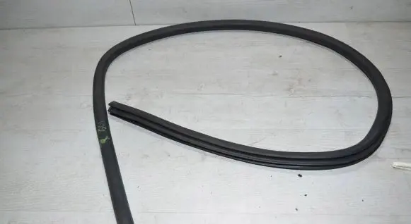 Volkswagen Scirocco Front door rubber seal 