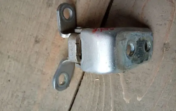 Honda CR-V Rear door upper hinge