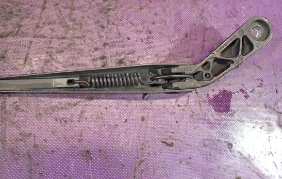 Volkswagen Golf III Front wiper blade arm 1H1955410B