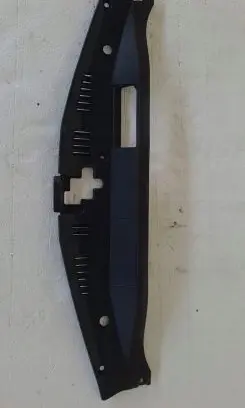 Engine bonnet/hood lock trim molding