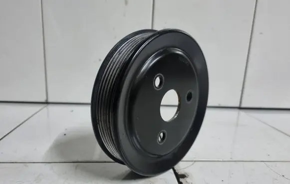 Opel Astra J Water pump pulley 55565243