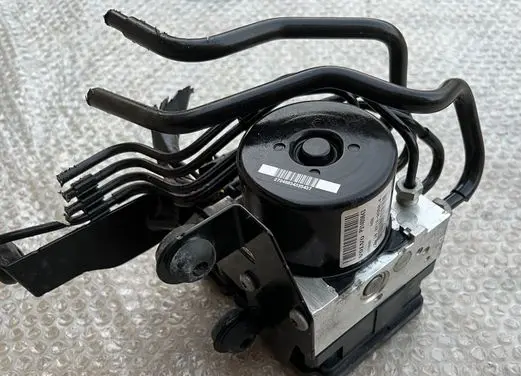 Volvo V40 ABS Pump P31400643 31400643
