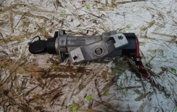 Skoda Fabia Mk2 (5J) Ignition lock 4B0905851C