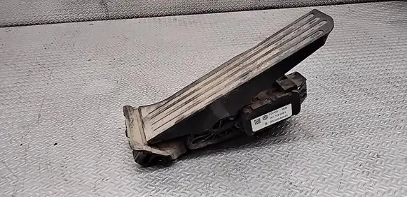 Volkswagen PASSAT B6 Accelerator throttle pedal 1K1723503L 6PV00860001