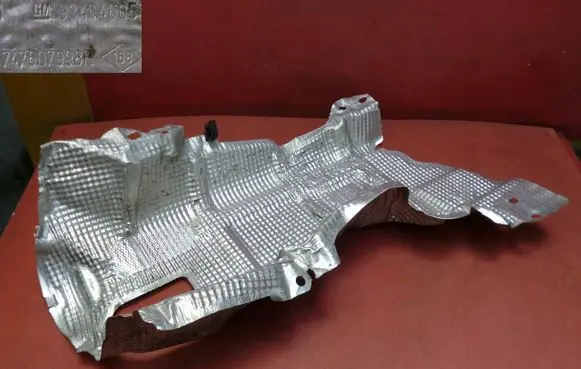 Renault Trafic III (X82) Exhaust heat shield 747507998R