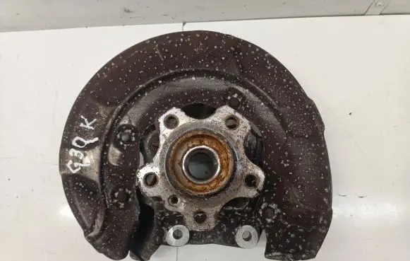 BMW 5 G30 G31 Rear wheel hub 6866337