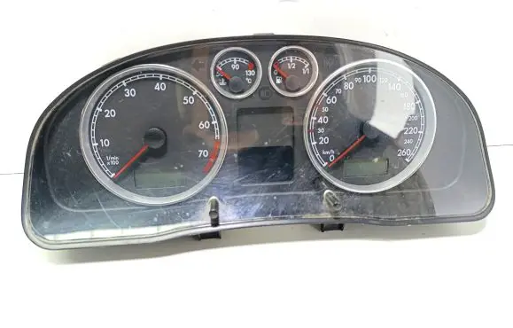 Volkswagen PASSAT B5.5 Speedometer (instrument cluster) 3B0920829