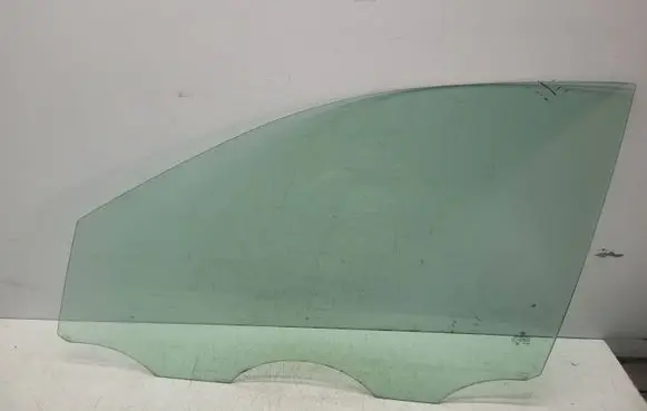 Volkswagen Polo IV 9N3 Front door window glass four-door