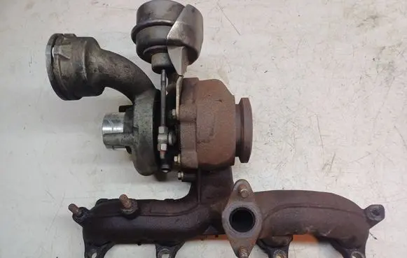 Volkswagen Touran I Turbo 038253014G BV39A0022 HA50075244