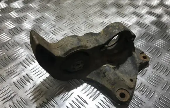 Peugeot 308 Engine mount bracket 96391768