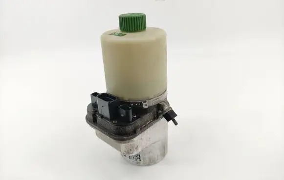 Skoda Fabia Mk2 (5J) Power steering pump 6R0423156