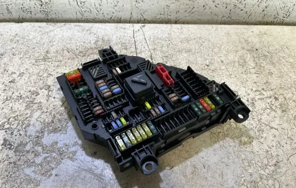 BMW X3 F25 Fuse module 9210860 02637061 117033453E