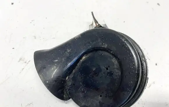 Volkswagen PASSAT B6 Horn signal A28657625