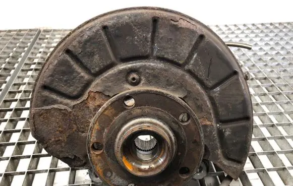 Volkswagen PASSAT B7 Front wheel hub spindle knuckle