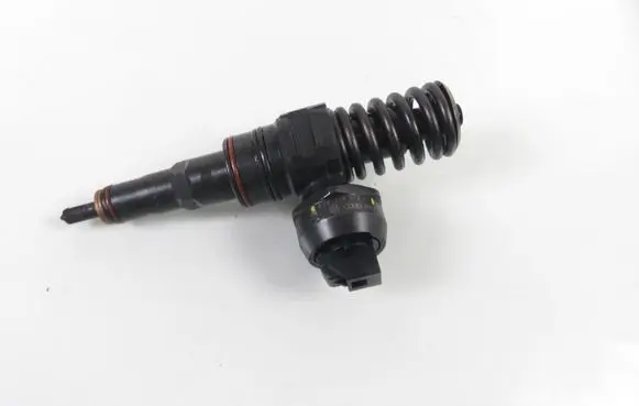 Skoda Fabia Mk1 (6Y) Fuel injector 0414720037 038130073AJ
