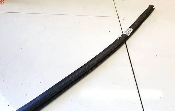 Volvo V50 Front door glass trim molding 
