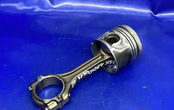 Mitsubishi ASX Piston with connecting rod M174 4N13