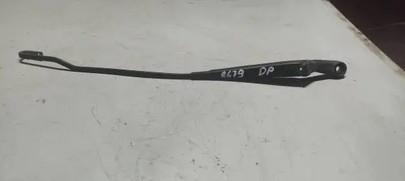 Volkswagen PASSAT B5 Front wiper blade arm 3B1955410