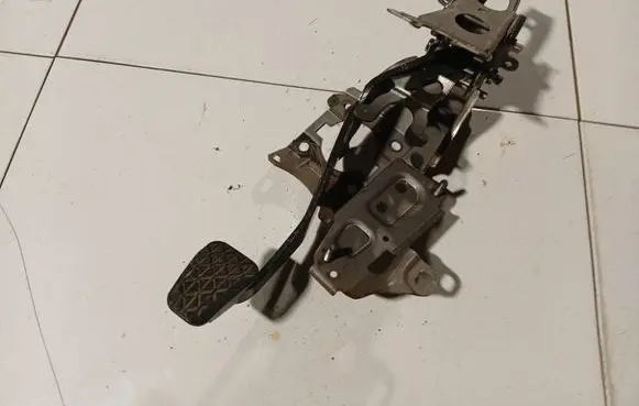 Ford Fiesta Brake pedal