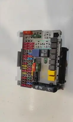 Opel Zafira A Fuse module 90589965