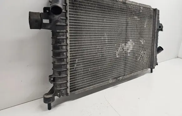 Opel Astra H Coolant radiator 13152319