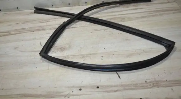 Nissan X-Trail T31 Rubber seal rear door window/glass 