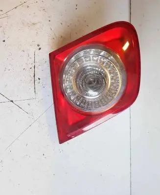 Volkswagen Jetta IV Tailgate rear/tail lights 1K5945094
