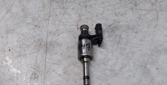 Audi A4 S4 B9 Fuel injector 04E906036Q