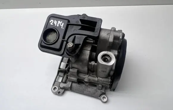 BMW 6 F12 F13 Oil pump 7823009 22D295
