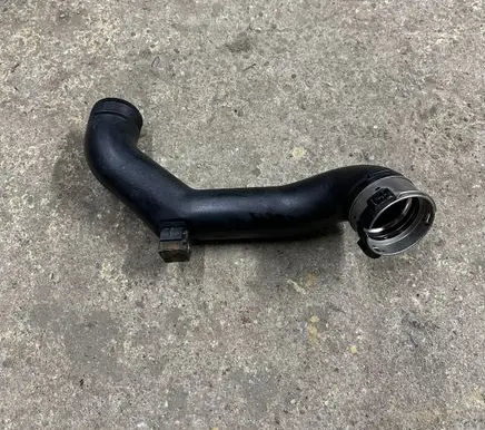 BMW 5 F10 F11 Intercooler hose/pipe 7582314