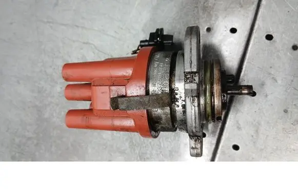 Volkswagen Polo II 86C 2F Ignition distributor 030905205AA