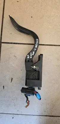 Hyundai H200 Accelerator throttle pedal XJLAT008 0079908537