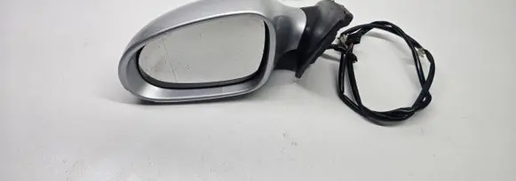 Volkswagen PASSAT B6 Front door electric wing mirror E11015864