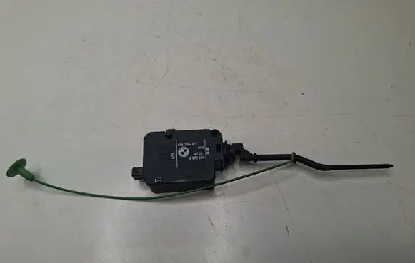 BMW 3 E46 Fuel tank cap lock motor 8372240 40620435